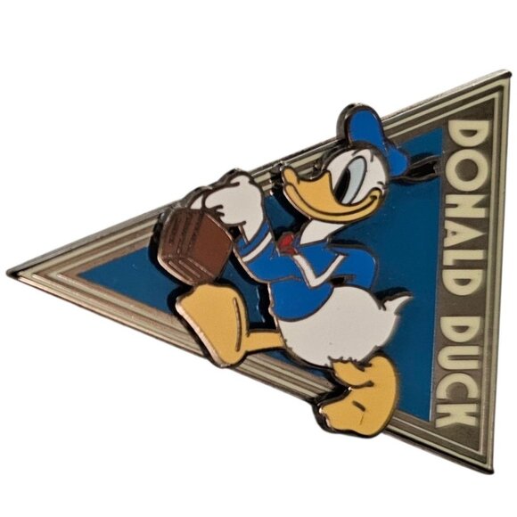 2009 Disney Donald Duck Pennant Flag Pin - Picture 6 of 6